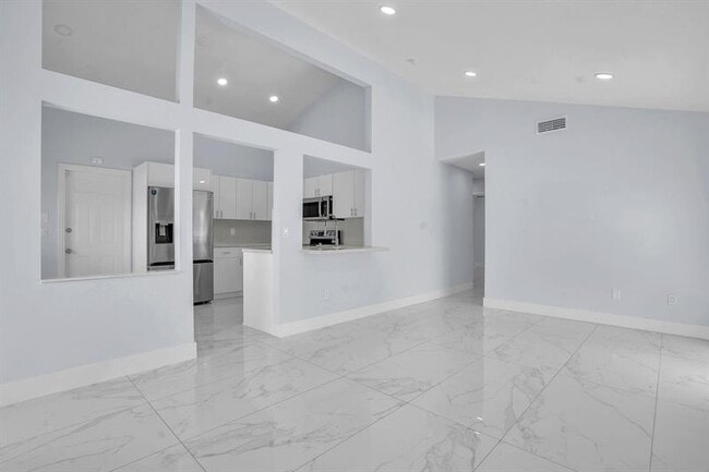 Building Photo - 8389 Rural Ln Rental