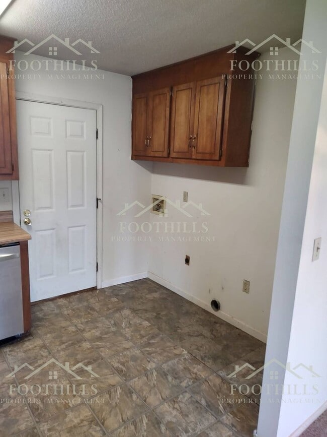 Photo - 105 Teakwood Dr