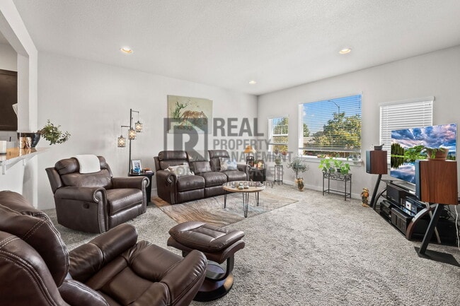 Photo - 218 E Chestnut St