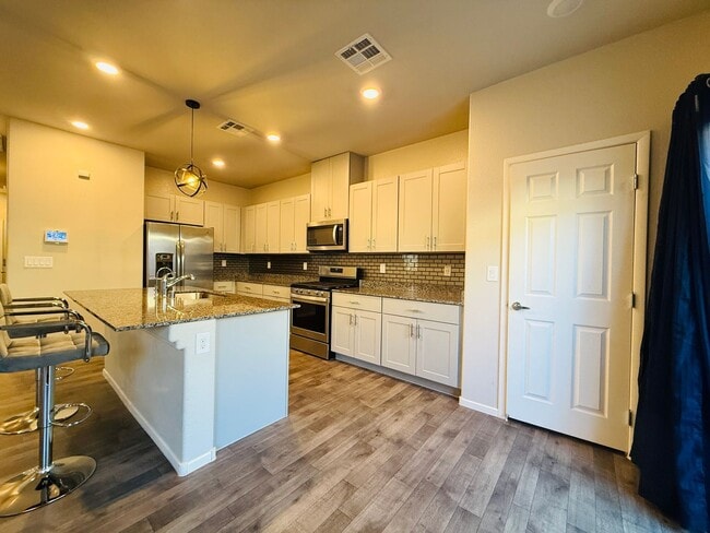 Photo - Beautiful Valley Vista town home!  Don't Miss Out!