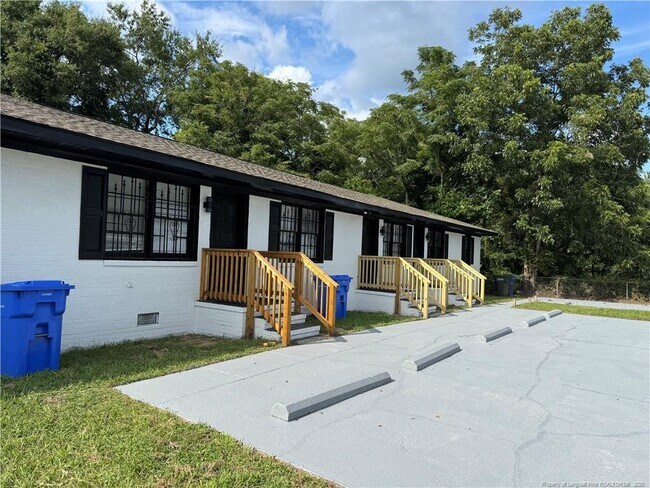 Photo - 205 Jasper St