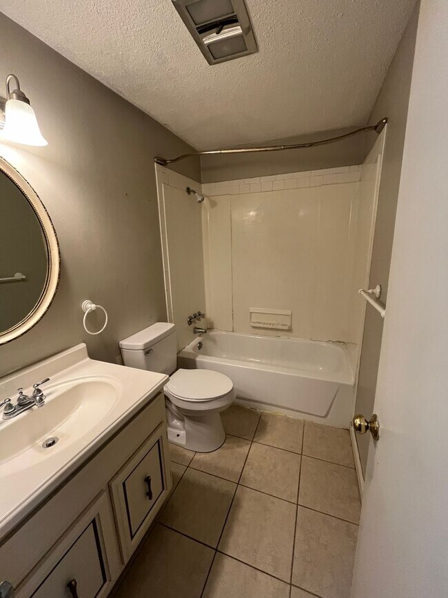 Photo - 1801-1803 N Forest Ave Unidad 1803 N. Forest Ave.