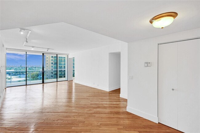 Photo - 20281 E Country Club Dr Unit 412