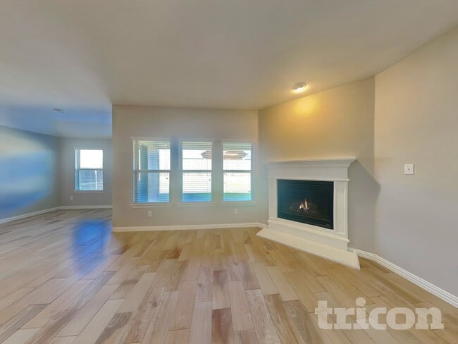 Photo - 810 Silverbell St