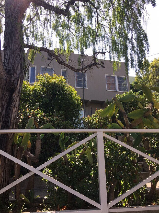 Photo - 870 N Occidental Blvd Unit 870 2