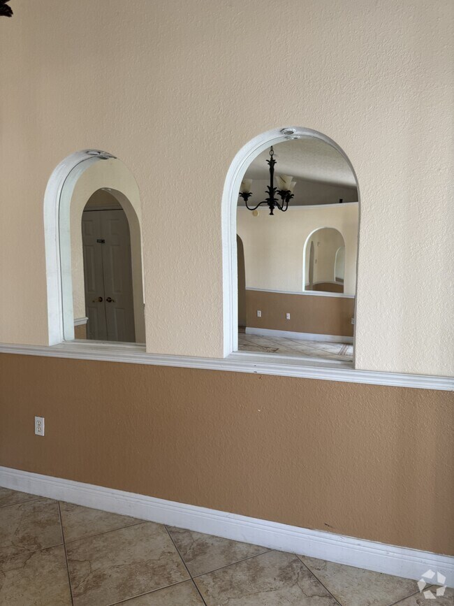 Building Photo - 1027 Dudley Dr Rental