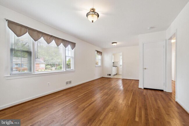 Photo - 9923 Mayfield Dr