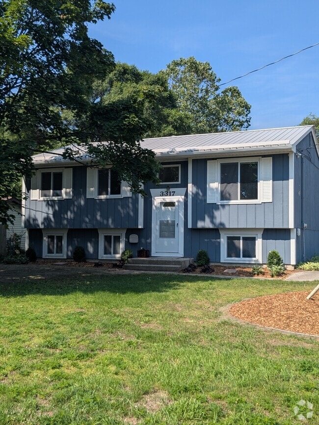 Building Photo - 3317 Mapel St S Rental