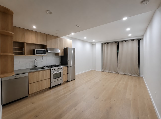Kitchen and living room - 1433 31st Ave Unit 1F