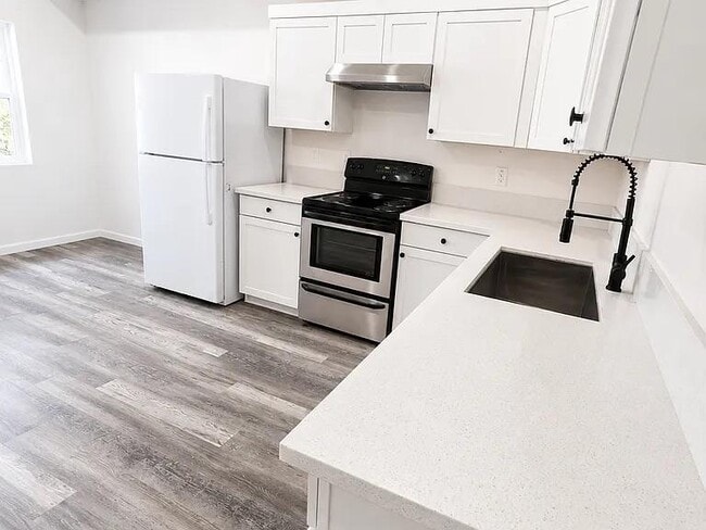 Photo - 224 W G St