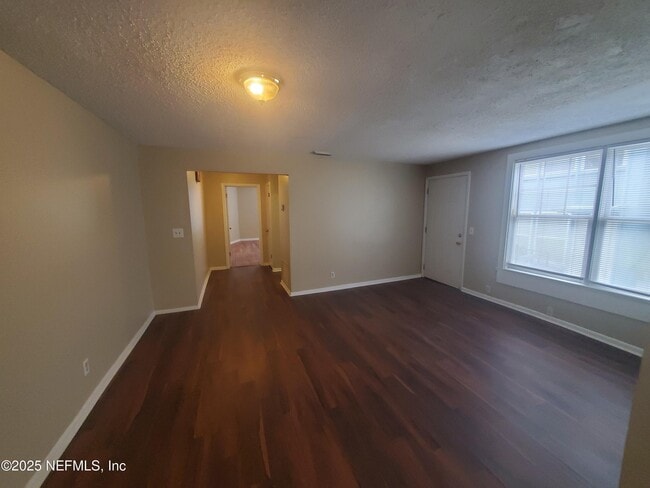 Photo - 3220 Herschel St