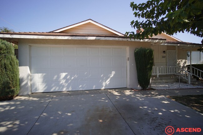 Cute Home Located Off of Niles and Fairfax! - Cute Home Located Off of Niles and Fairfax!