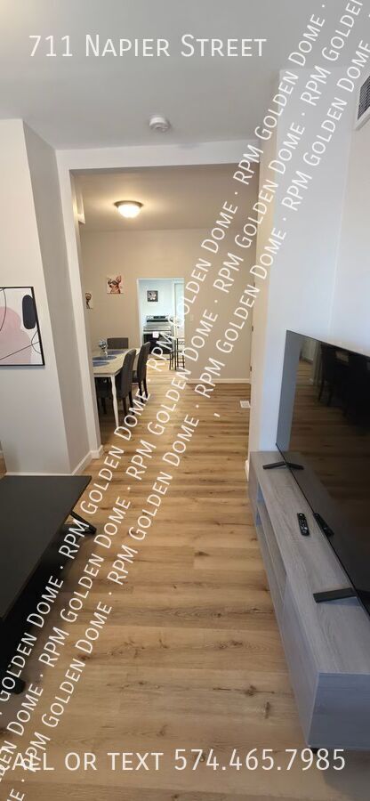 Photo - 711 Napier St