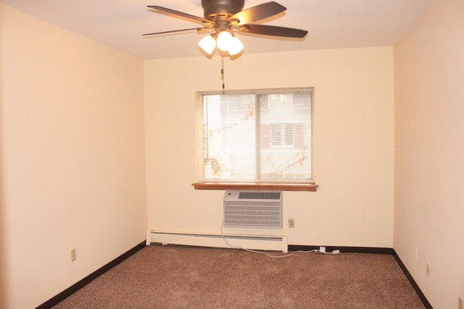 Photo - Carriage Court