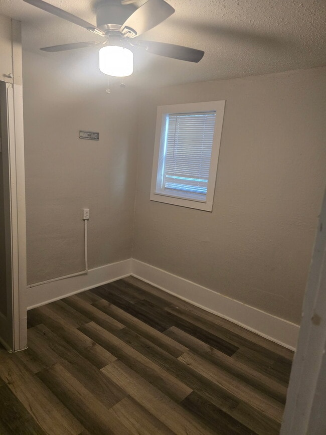 Building Photo - 2020 S 12th St Unit 2022A Lower Rear