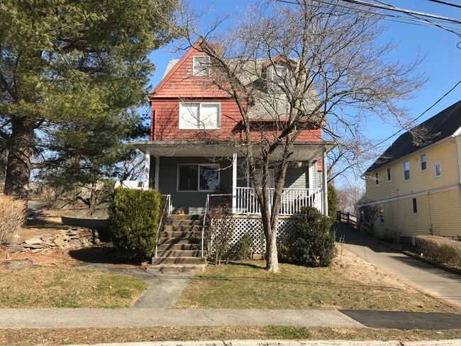 Photo - 103 Havemeyer Pl Unit 1