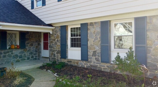 Building Photo - 593 Watford Ln Rental