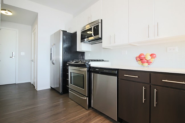 Building Photo - 754 W Adams St Rental