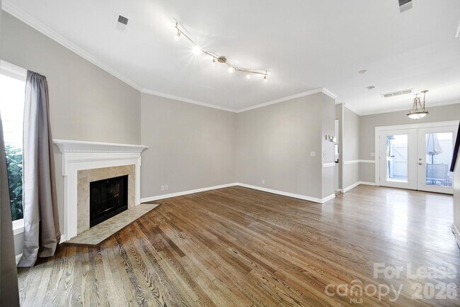 Photo - 804 Greenleaf Ave