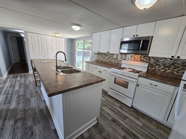 Photo - Beautifully Renovated Interior and Convenient Location