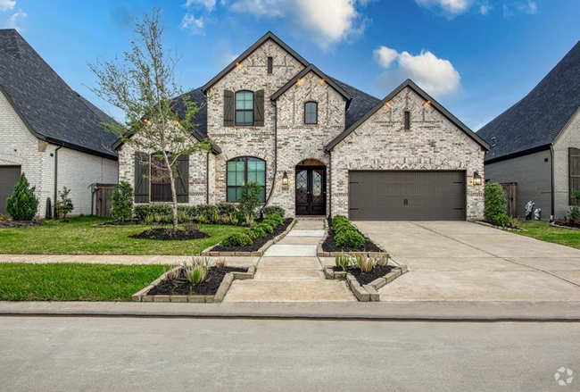 Building Photo - Beautiful Home with Pool in Missouri City