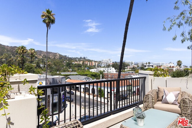 Photo - 7566 W Sunset Blvd Apartamento Unidad 405PH-W
