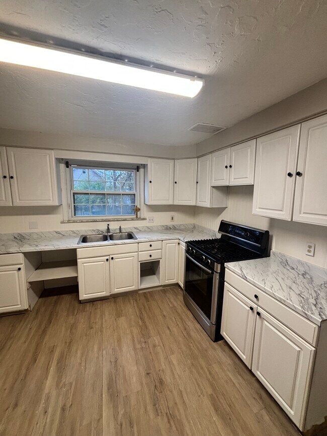 Photo - 1813 Willowdale Ave Apartments Unit D