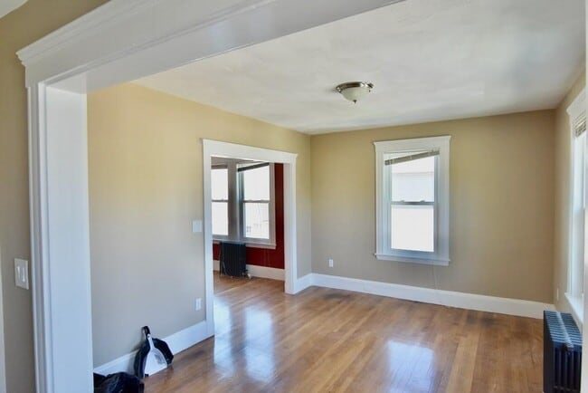Building Photo - 106 Brook St Unit 2