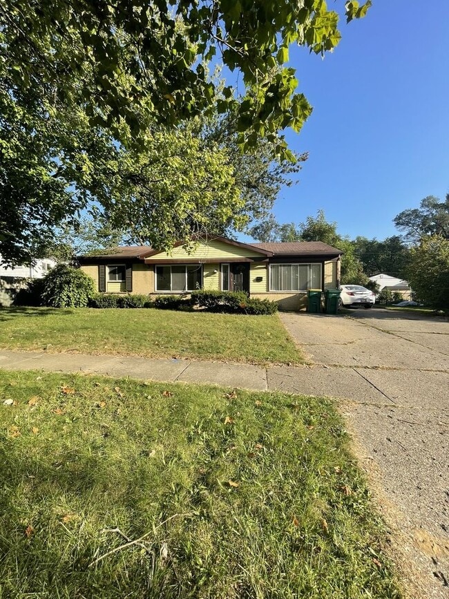 Photo - Three Bedroom Home in Sugarbrook Area!