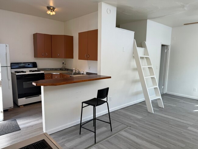 Building Photo - 312 Ruxton Ave Unit 1