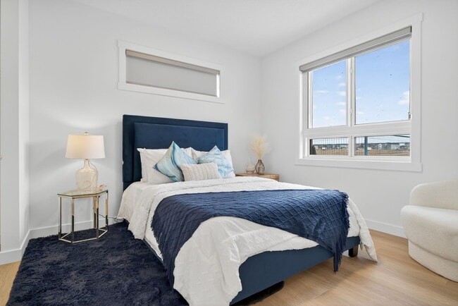 Photo - 2910 66 St SW