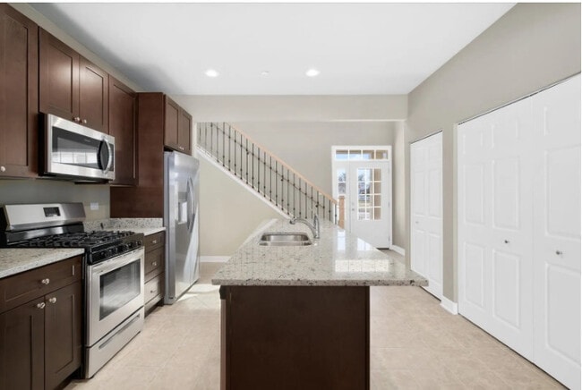 Photo - 711 Verandah Dr