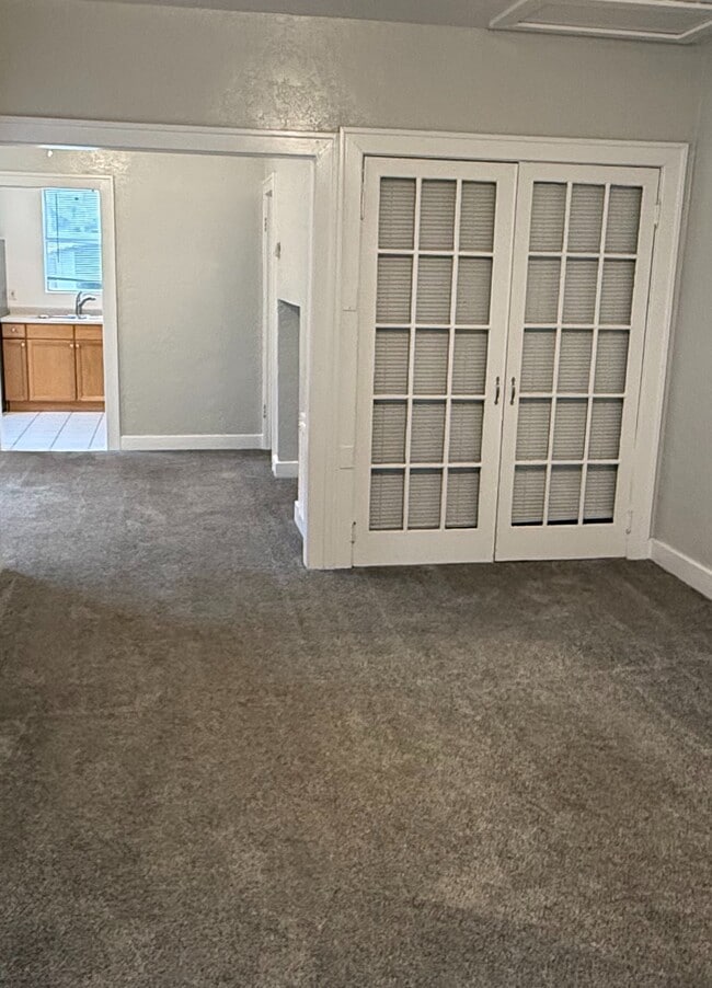 Building Photo - 431 Unit D