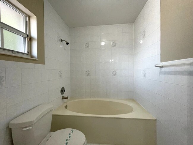 Photo - 14206 NE 52nd St