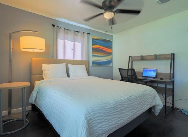 Photo - 831 Rouse St