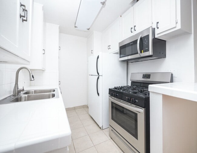 Photo - 7459 Hollywood Blvd