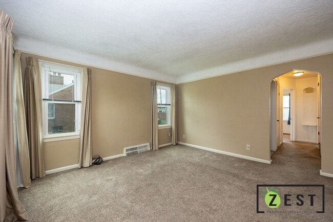 Photo - OPEN HOUSE WEDNESDAY DECEMBER 3RD 3-3:30PM Amazing 3 Bedroom 1 Bathroom - $1,375.00