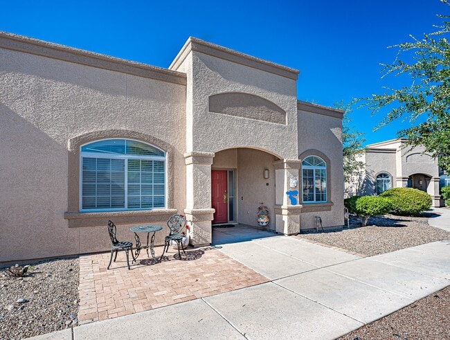 Building Photo - 1924 W Demetrie Loop