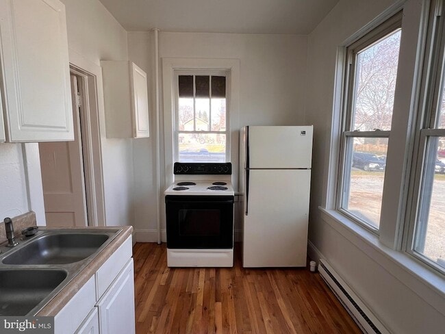 Photo - 24 W Cecil St