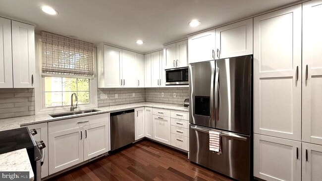 Photo - 2020 Hopewood Dr