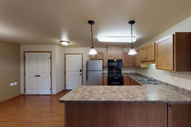 Williston Garden Kitchen Counter - Williston Garden