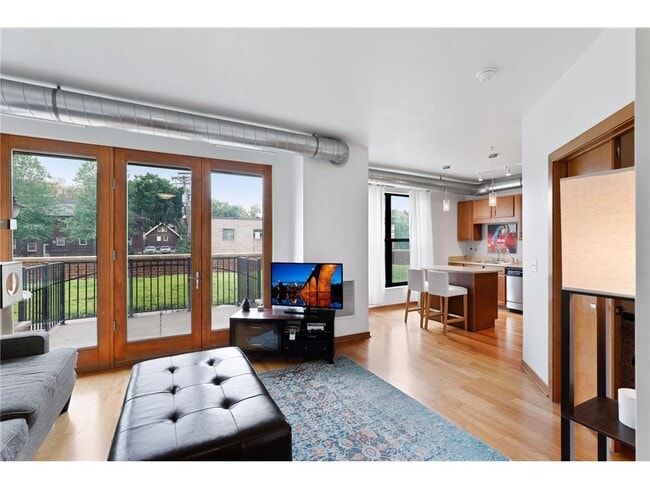 Building Photo - 15 E Franklin Ave Unit 211