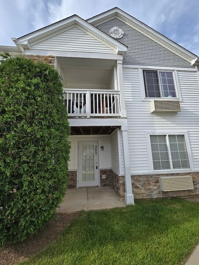 Photo - 307 Silverstone Dr