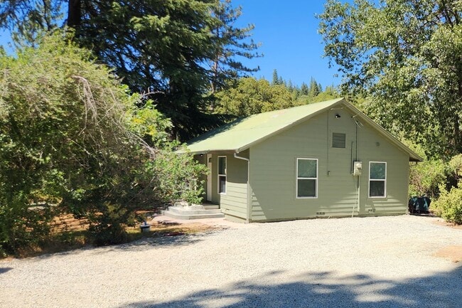 Building Photo - Lovely cottage home located minutes from Yuba divide