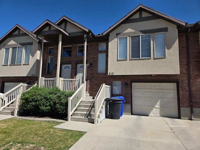 Photo - 212 Lyman Ln