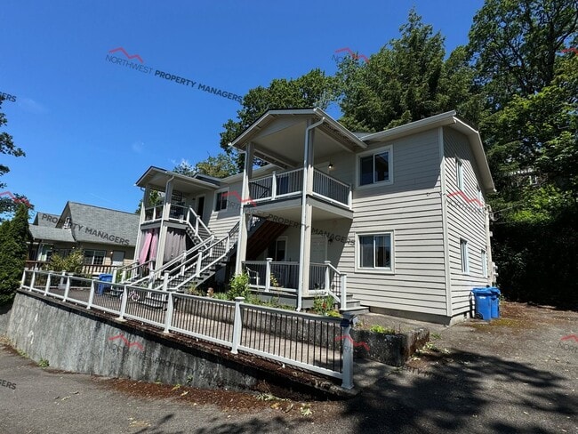 Building Photo - 240 NE Washington Ave Unit B