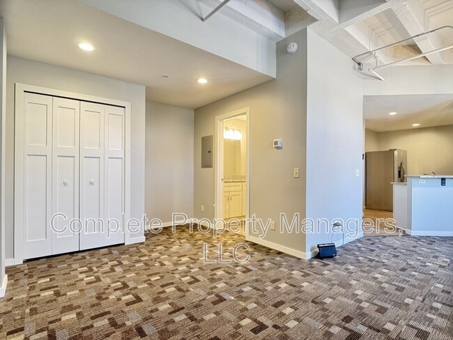 Photo - 207 E 4th St