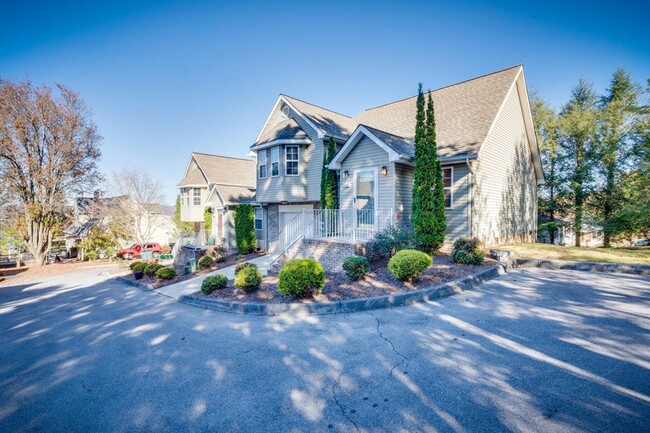 Photo - 3910 Renaissance Sq