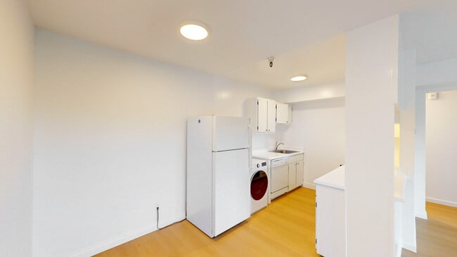 Photo - 2033 Castro St Unit 11A