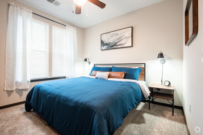 2BR, 2BA - 1090SF